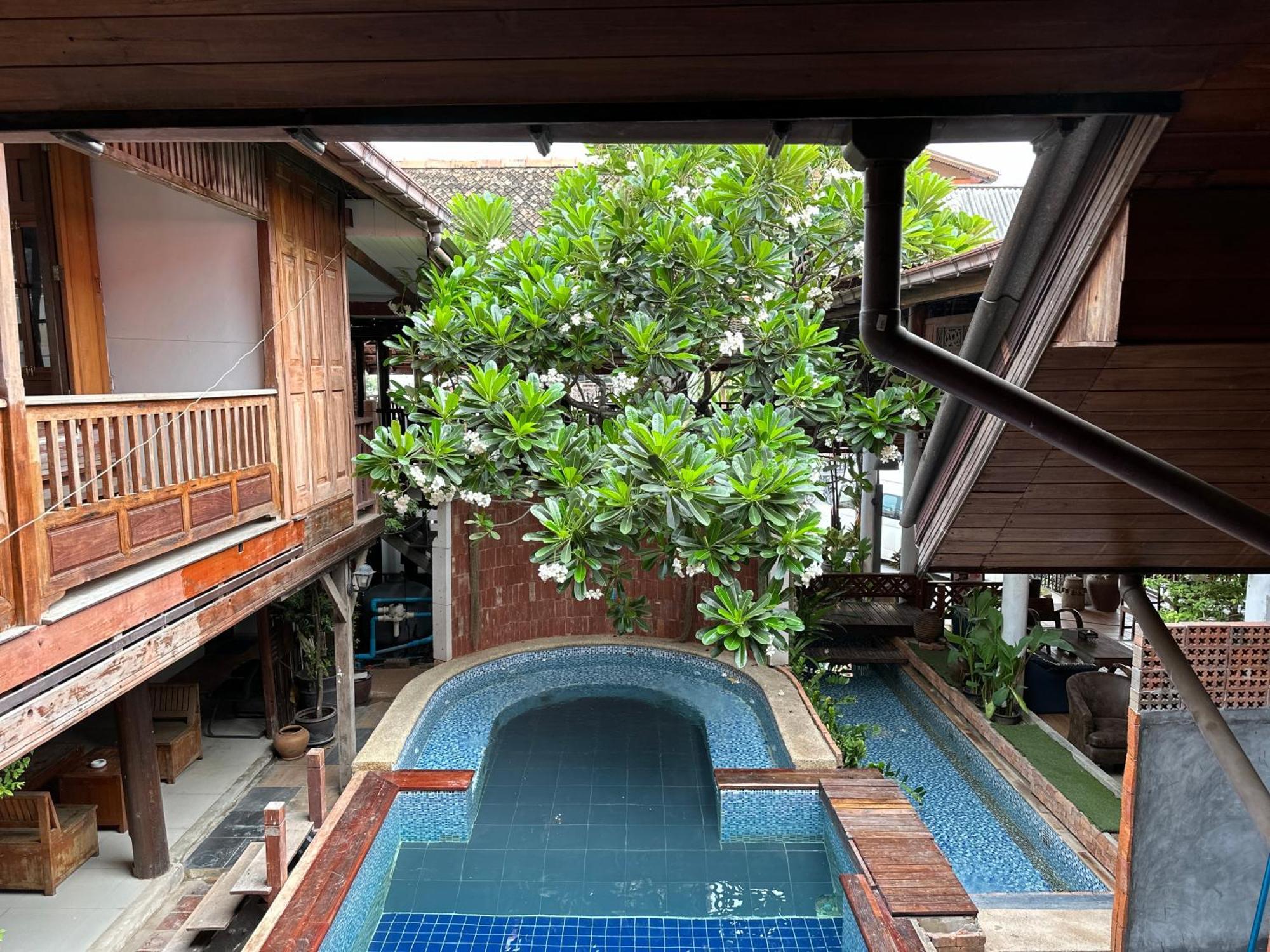 Tony'S Place Ayutthaya Extérieur photo