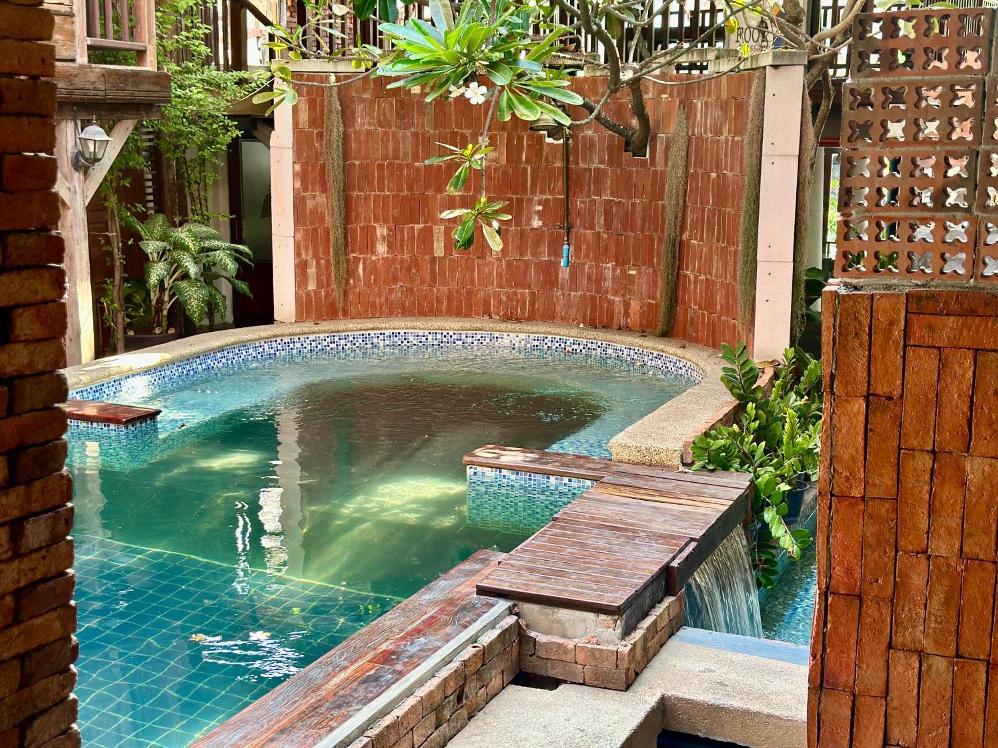 Tony'S Place Ayutthaya Extérieur photo