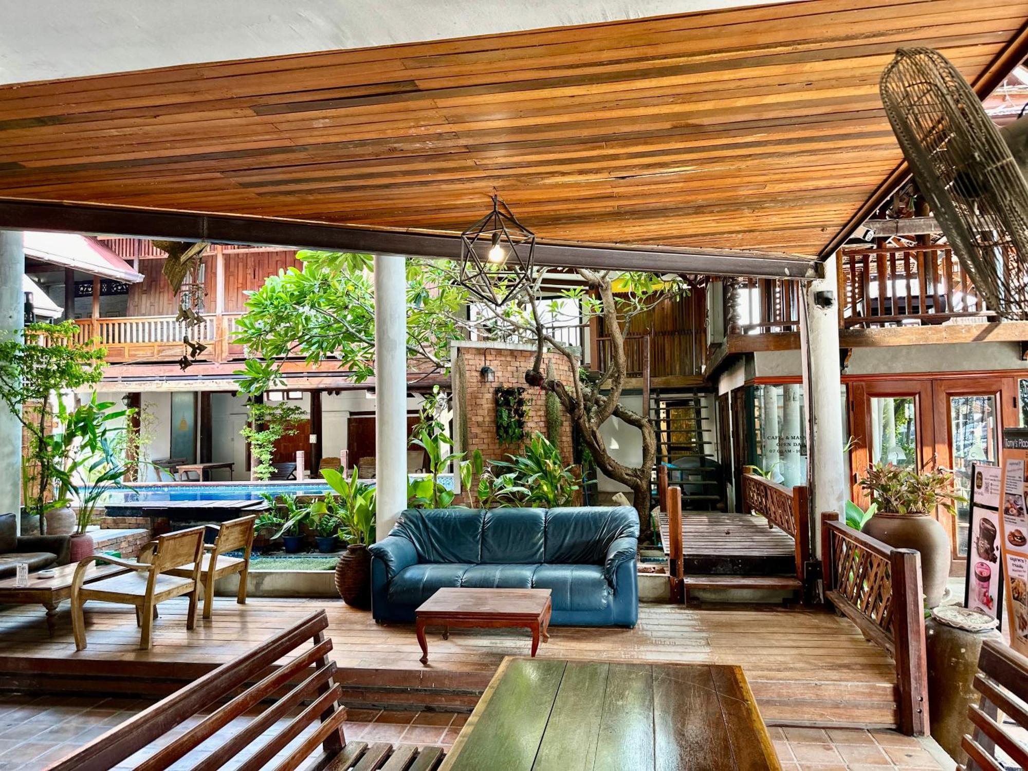Tony'S Place Ayutthaya Extérieur photo