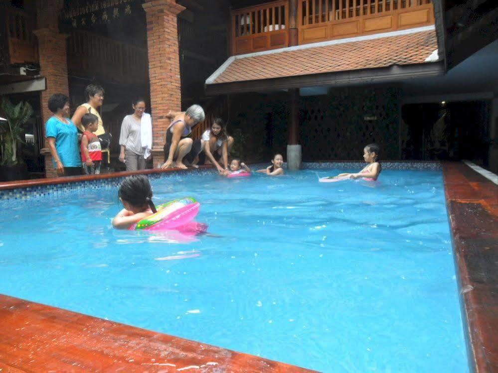Tony'S Place Ayutthaya Extérieur photo